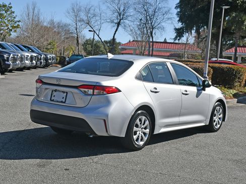 Certified 2025 Toyota Corolla LE image 4