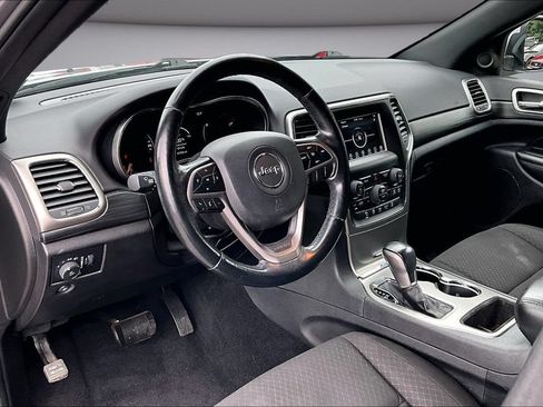 Used 2021 Jeep Grand Cherokee Laredo w/ Security & Convenience Group AWD/4WD image 17