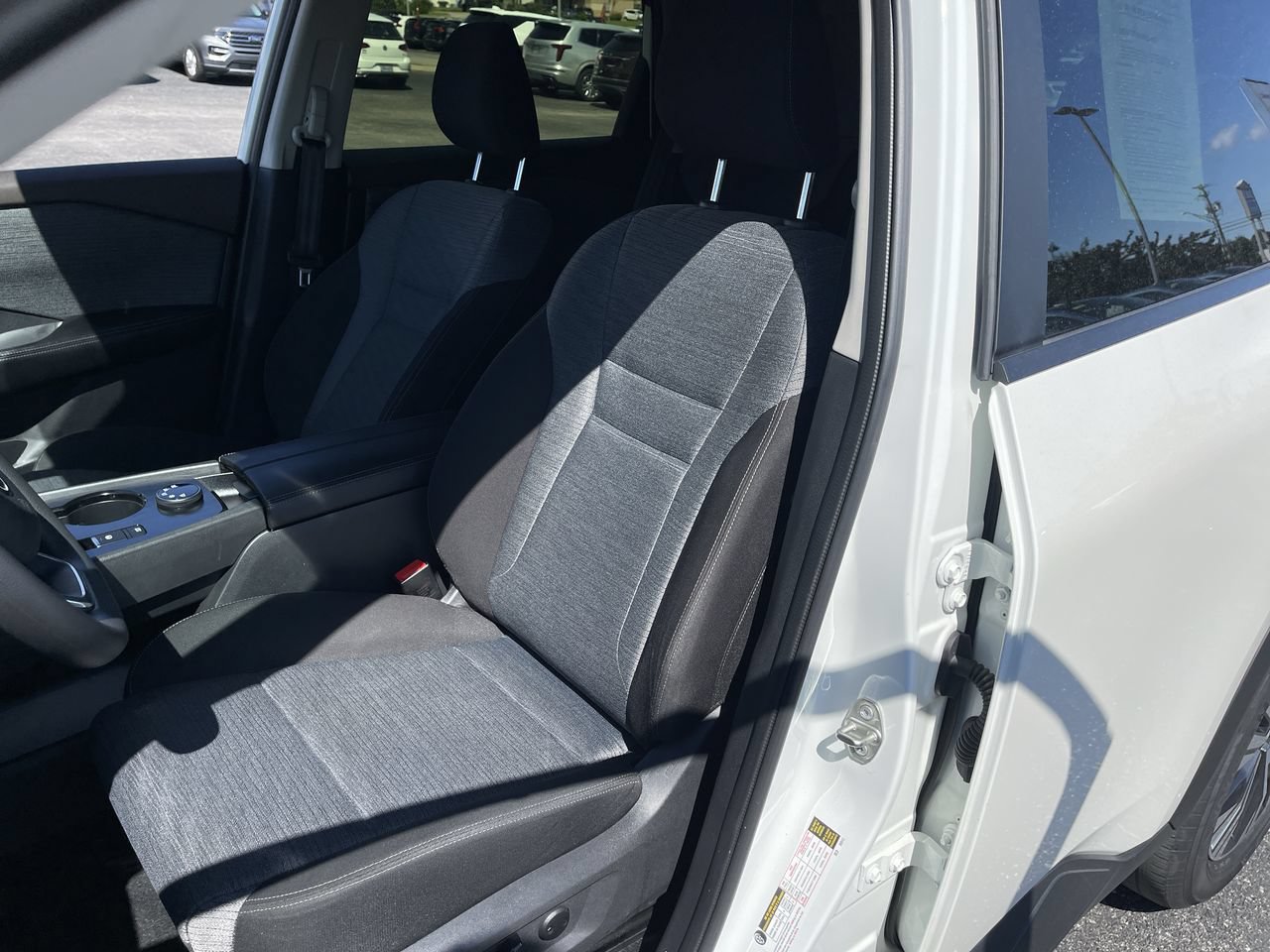 Used 2023 Nissan Rogue SV AWD/4WD image 18