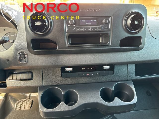 Used 2020 Freightliner Sprinter 2500 RWD image 21