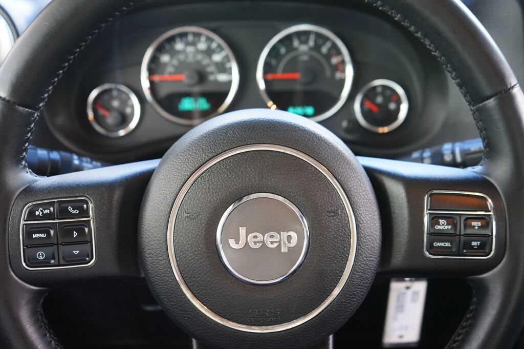 Used 2011 Jeep Wrangler Sahara w/ Connectivity Group AWD/4WD image 17