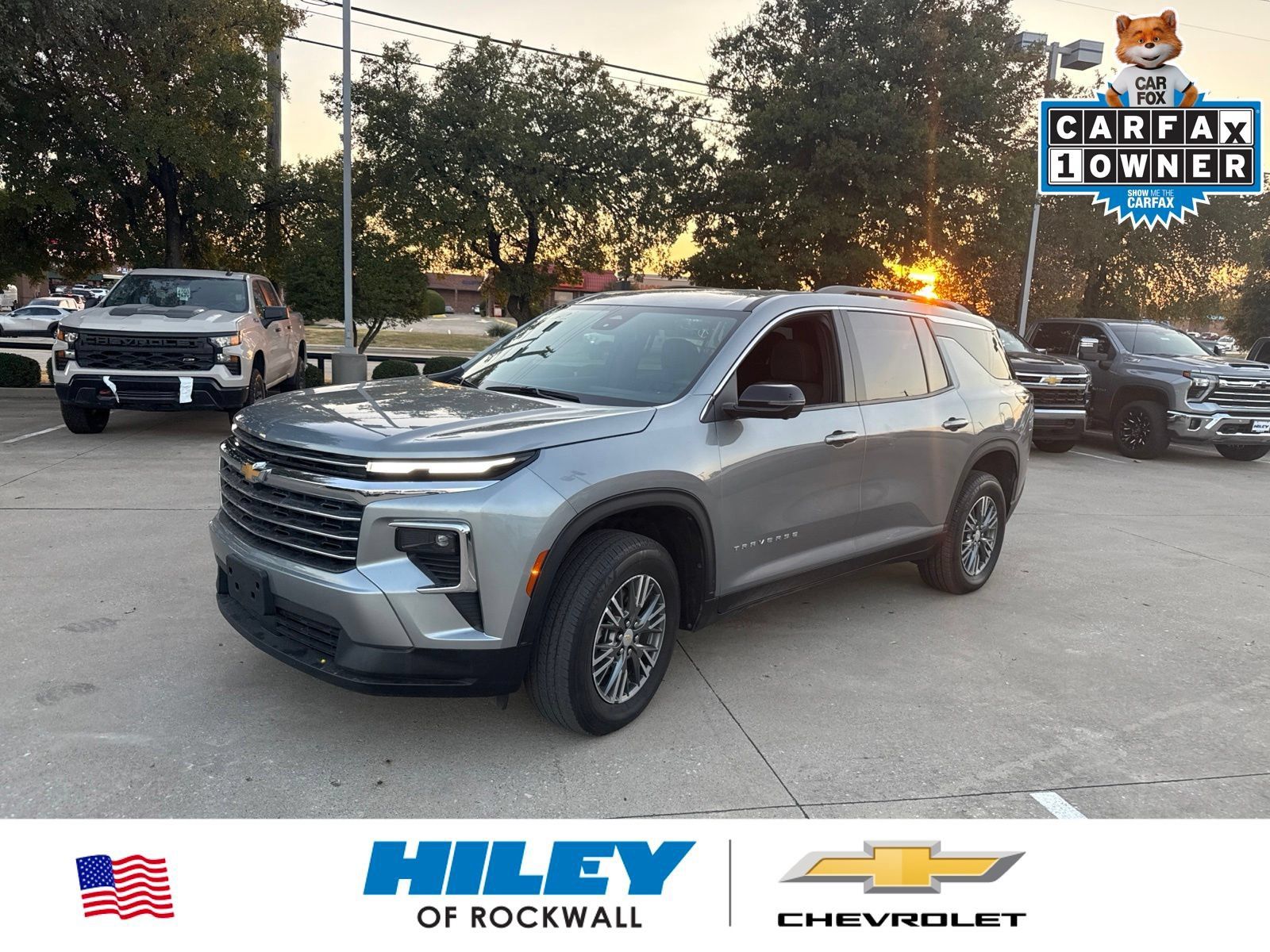 Used 2024 Chevrolet Traverse LT w/ Trailering Package FWD image 1