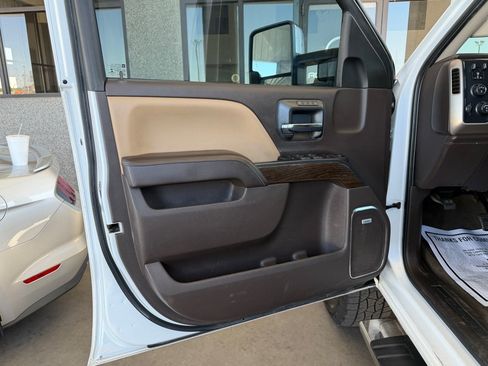 Used 2018 GMC Sierra 2500 Denali w/ Duramax Plus Package AWD/4WD image 18