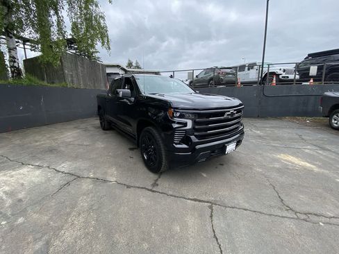 Used 2025 Chevrolet Silverado 1500 High Country w/ Midnight Edition AWD/4WD image 8