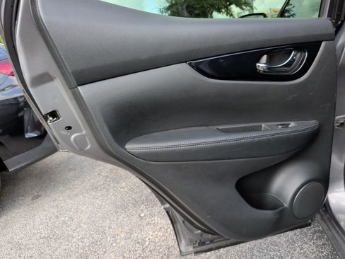 Used 2020 Nissan Rogue Sport SV FWD image 36