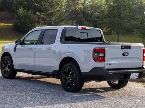 New 2025 Ford Maverick Lariat w/ Black Appearance Package image 4