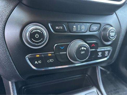 Used 2020 Jeep Cherokee Latitude FWD image 25