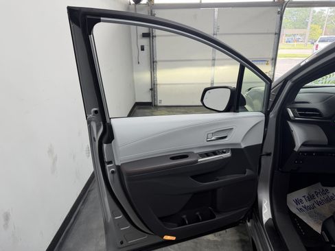 Used 2023 Toyota Sienna XSE AWD/4WD image 12