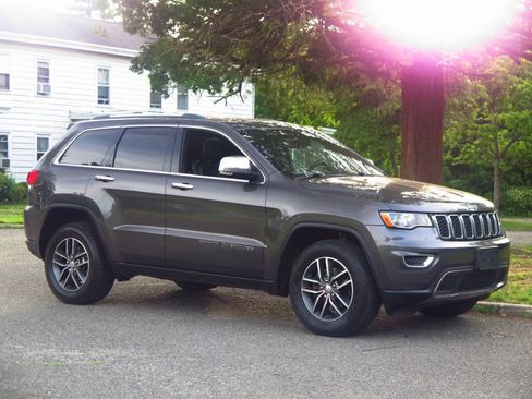 Used 2018 Jeep Grand Cherokee Limited AWD/4WD image 6