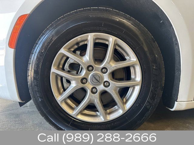 Used 2023 Chrysler Pacifica Touring-L FWD image 10