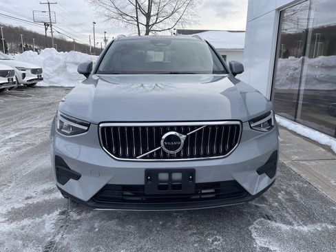 Certified 2025 Volvo XC40 B5 Core image 2