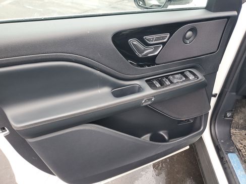 New 2025 Lincoln Aviator AWD w/ Equipment Group 101A image 8