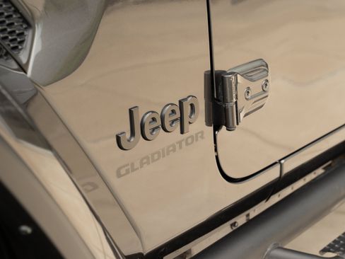 Used 2022 Jeep Gladiator Sport AWD/4WD image 31