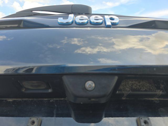 Used 2022 Jeep Grand Cherokee Overland w/ Luxury Tech Group IV AWD/4WD image 16