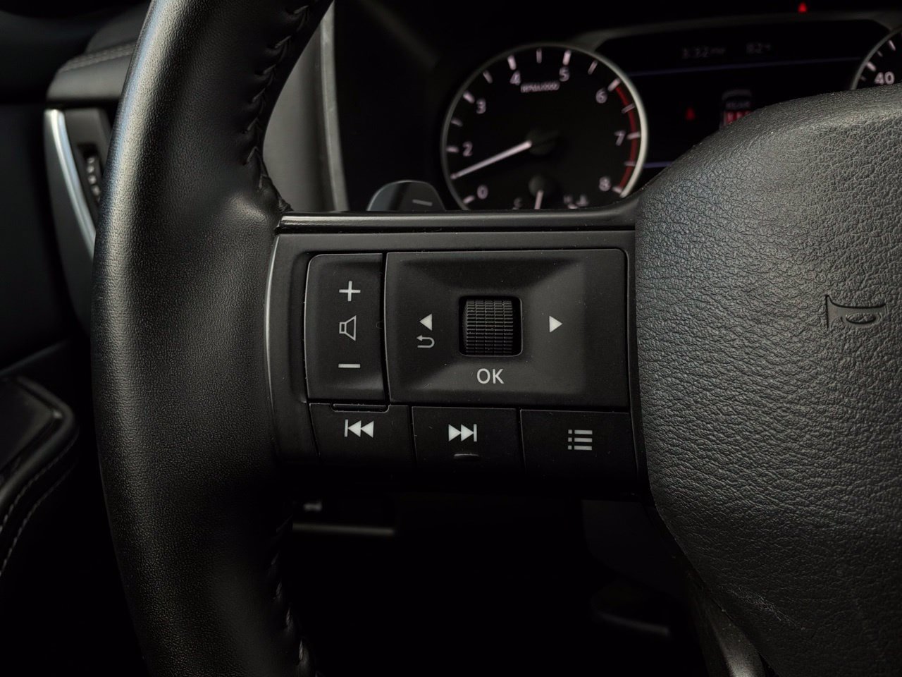 Used 2025 Nissan Rogue SV FWD image 36
