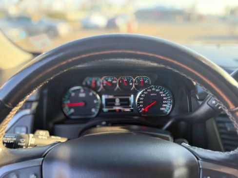 Used 2019 Chevrolet Suburban LT image 13