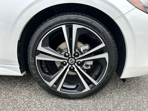 Certified 2022 Nissan Sentra SR w/ Lighting Package image 12