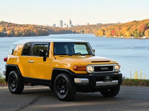 Used 2007 Toyota FJ Cruiser 2WD image 1