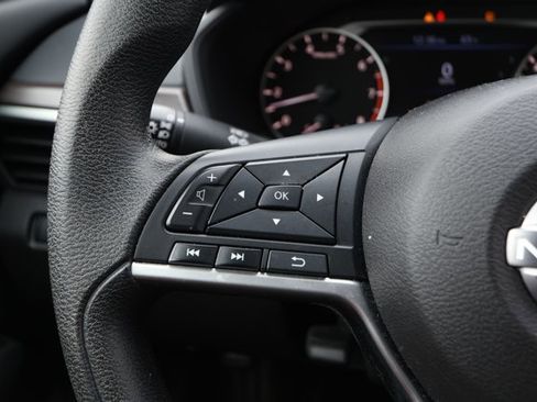 Used 2024 Nissan Altima 2.5 SV image 12