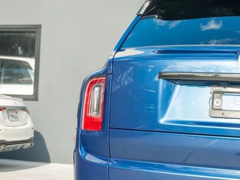 Used 2021 Rolls-Royce Cullinan Black Badge image 36