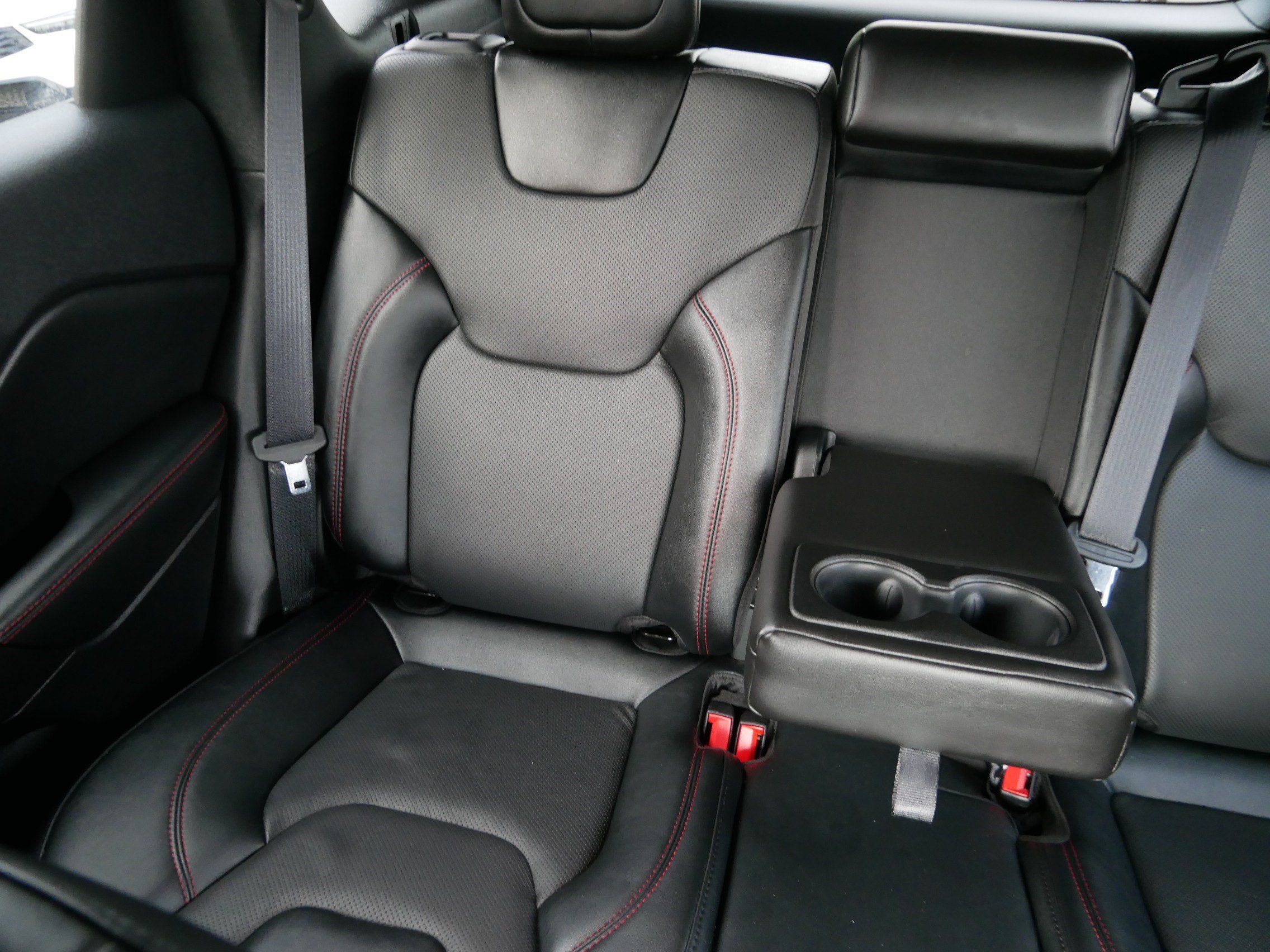 Used 2022 Jeep Cherokee Trailhawk w/ Premium Leather Package AWD/4WD image 12