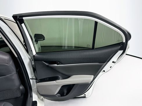 Used 2020 Toyota Camry XLE FWD image 28