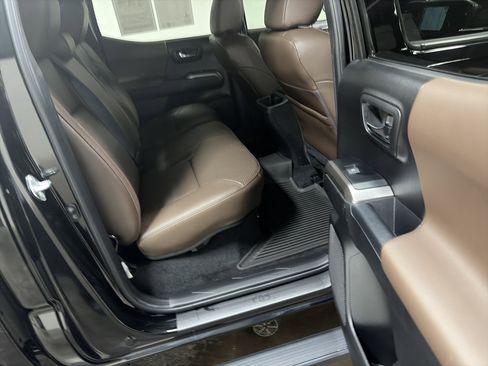 Used 2023 Toyota Tacoma Limited image 33