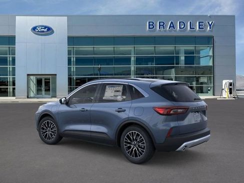 New 2025 Ford Escape SE image 4