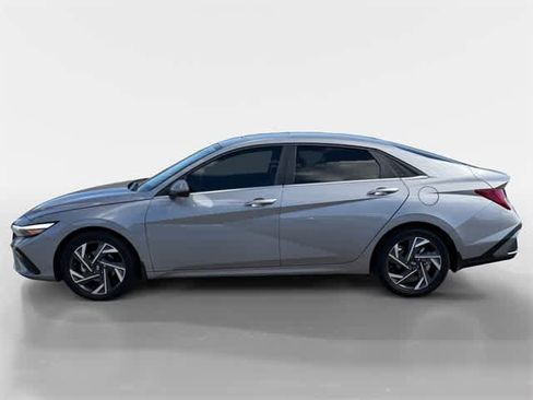 Certified 2025 Hyundai Elantra Limited image 2