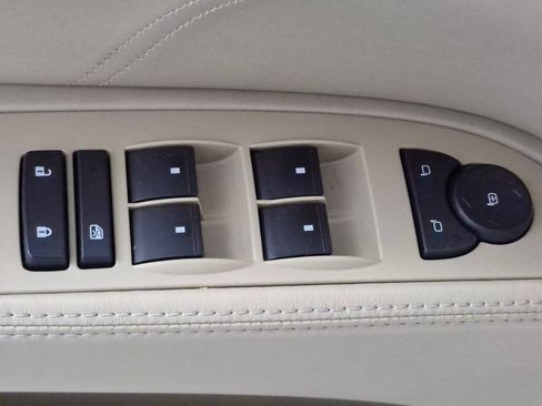 Used 2010 Buick Lucerne CXL FWD image 17