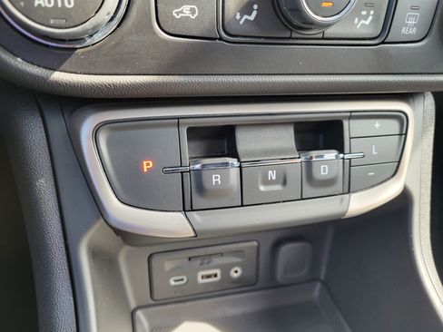 Used 2024 GMC Terrain Denali w/ Denali Premium Package AWD/4WD image 17