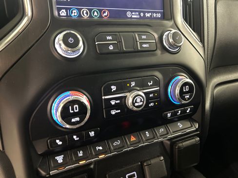 Used 2022 GMC Sierra 2500 AT4 w/ AT4 Premium Plus Package AWD/4WD image 15