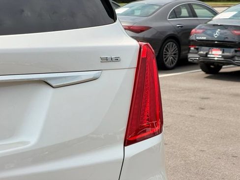 Used 2018 Cadillac XT5 Luxury w/ Driver Awareness Package FWD image 11