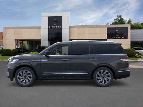 New 2024 Lincoln Navigator Reserve image 4