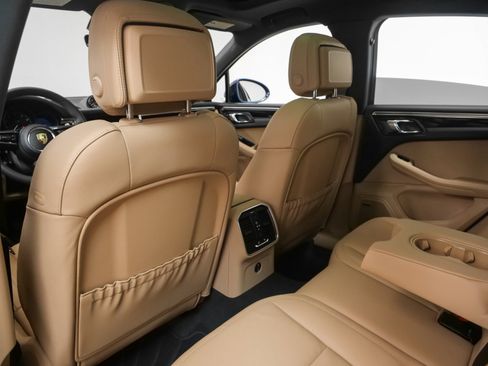 Certified 2025 Porsche Macan image 36