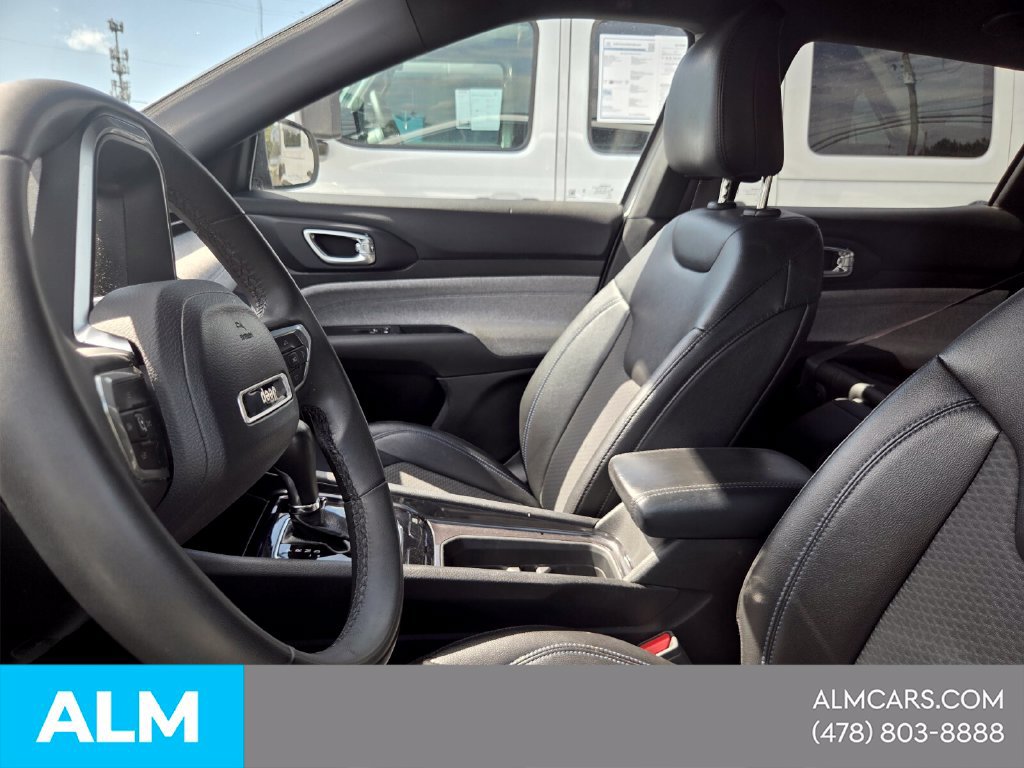 Used 2024 Jeep Compass Latitude AWD/4WD image 6