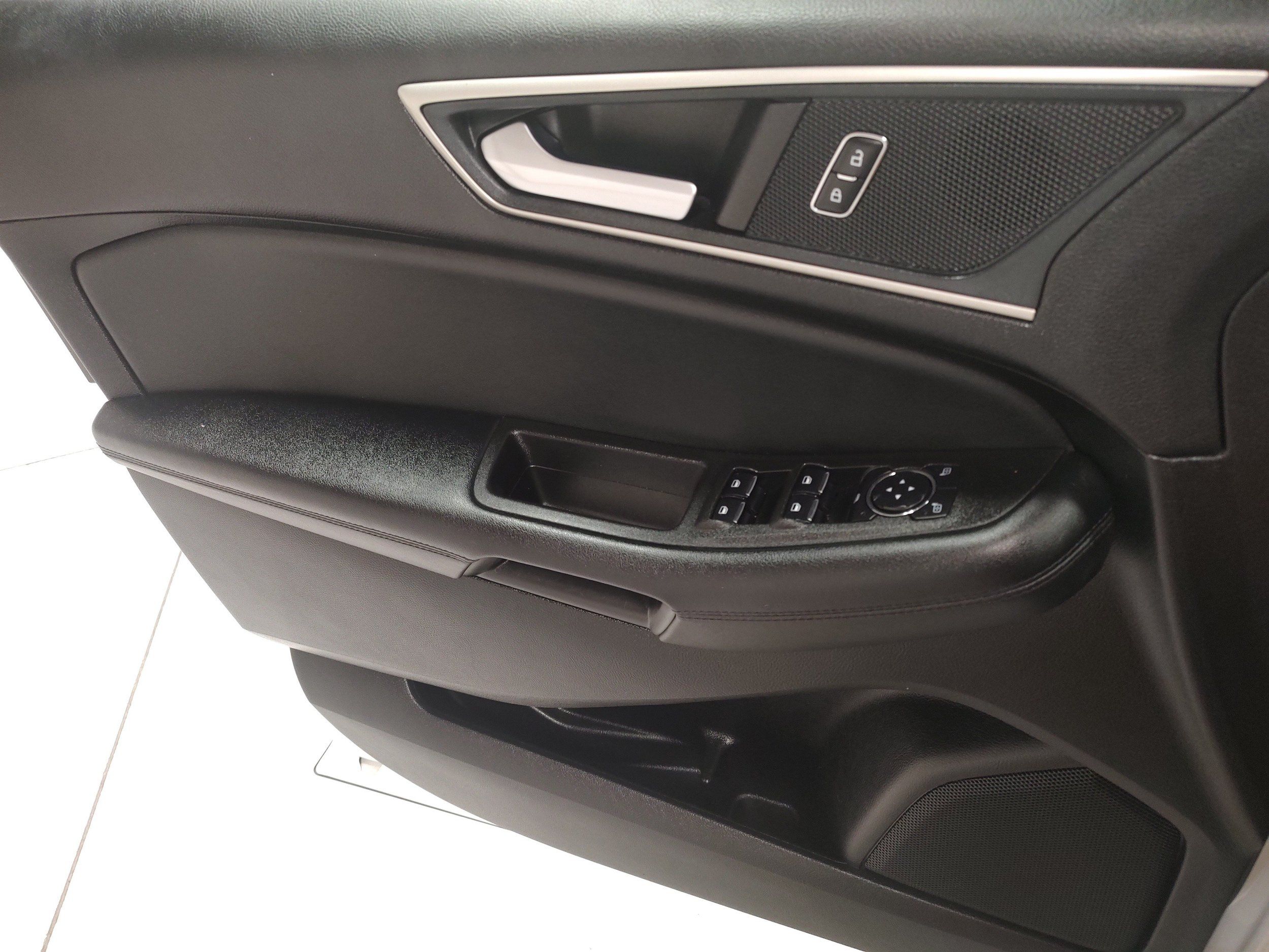 Used 2024 Ford Edge SEL AWD/4WD image 9