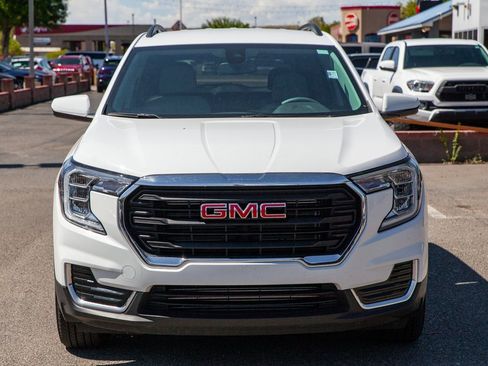 Used 2023 GMC Terrain SLE w/ Driver Convenience Package image 3