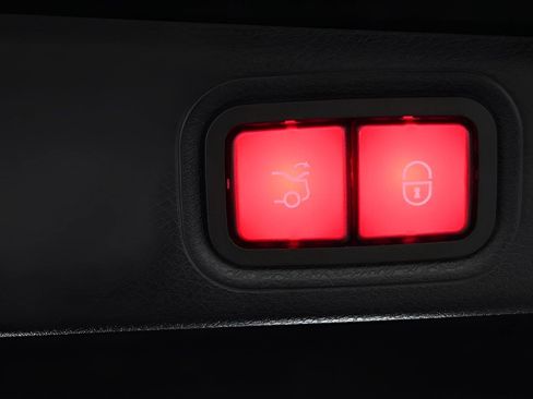 Used 2020 Mercedes-Benz E 450 4MATIC Sedan image 17