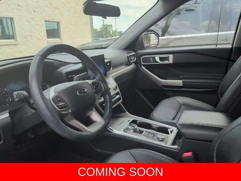 Used 2023 Ford Explorer XLT w/ Equipment Group 202A AWD/4WD image 4