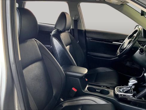 Certified 2025 Kia Seltos SX w/ SX Sunroof Package AWD/4WD image 9