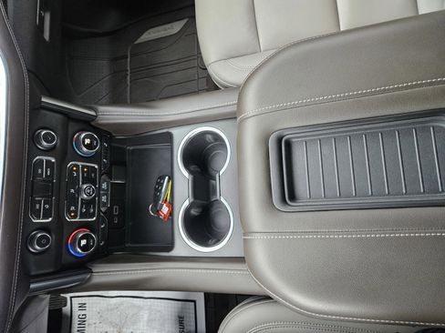 Used 2022 Chevrolet Tahoe LT w/ Luxury Package image 13