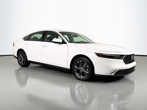 Certified 2023 Honda Accord EX image 3