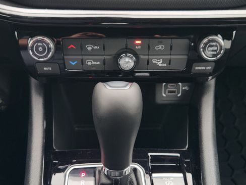 New 2026 Jeep Compass Latitude image 15