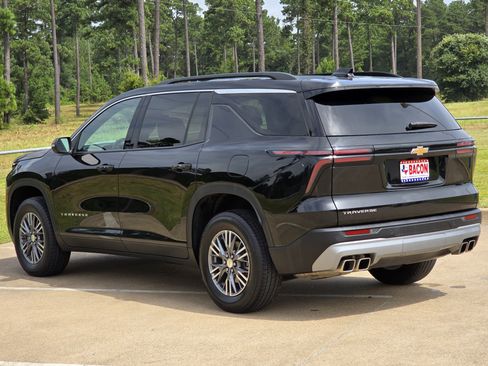 Used 2025 Chevrolet Traverse LT FWD image 6