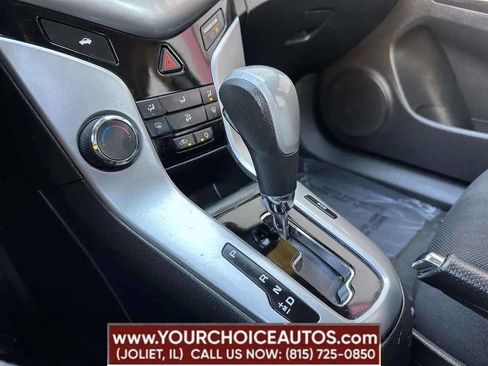 Used 2016 Chevrolet Cruze LT w/ Technology Package image 11