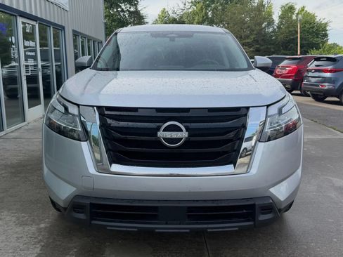 Used 2022 Nissan Pathfinder SV AWD/4WD image 2
