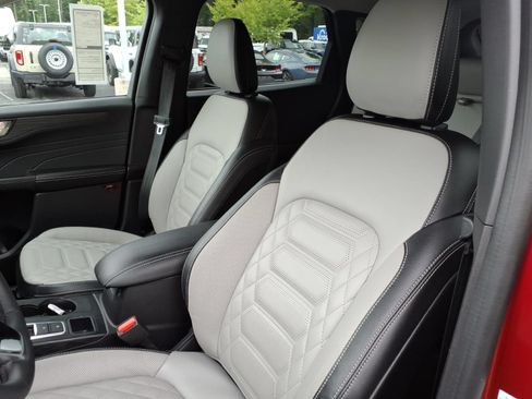 Used 2023 Ford Escape Platinum w/ Premium Technology Package AWD/4WD image 16