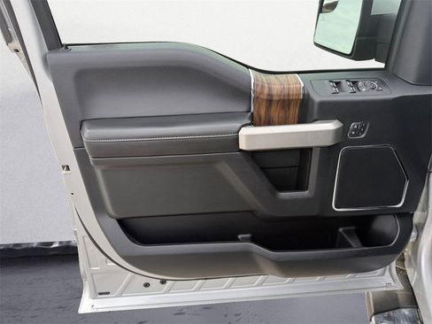 Used 2019 Ford F150 Lariat image 18