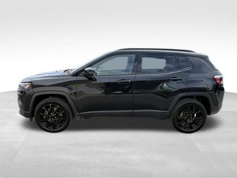 Used 2024 Jeep Compass Latitude w/ Convenience Group AWD/4WD image 12